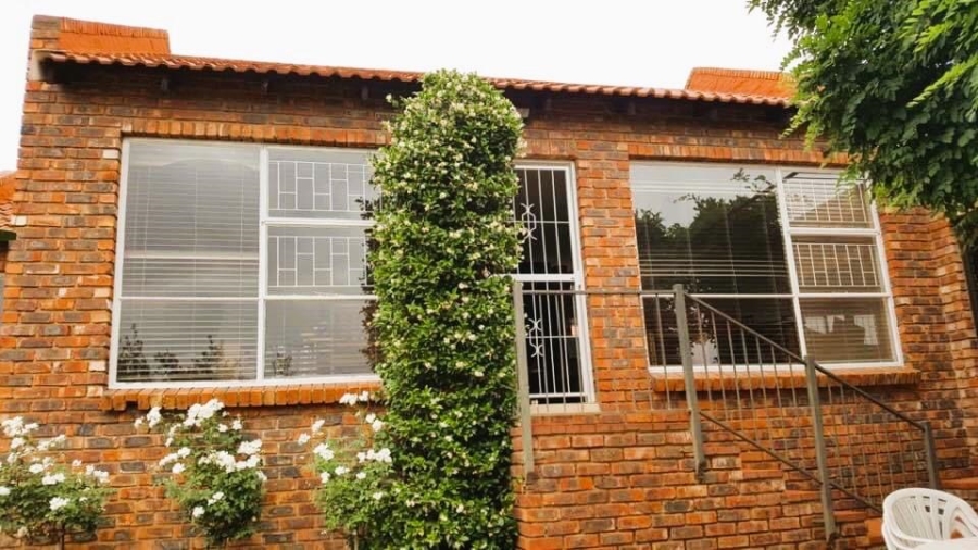 2 Bedroom Property for Sale in Langenhovenpark Free State